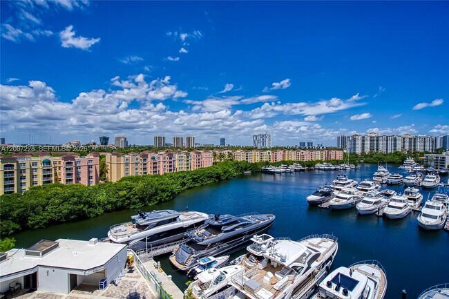 Building Photo - 19500 Turnberry Way