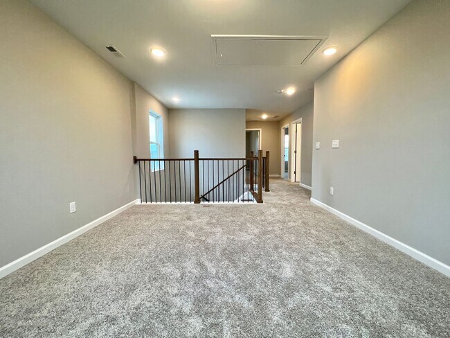 Building Photo - Like New 4 Bedroom Home w/ 2 Car Garage