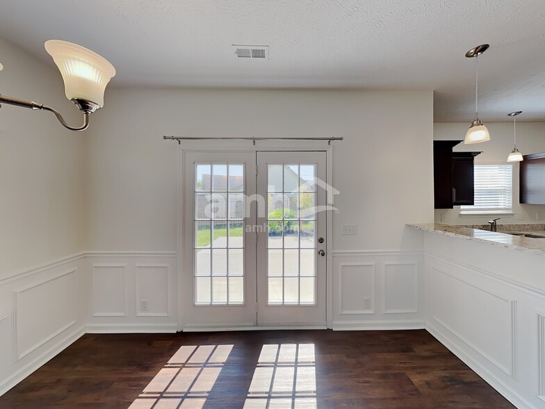 Building Photo - 1133 Halverson Dr