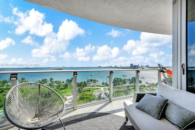 Building Photo - 488 NE 18th St