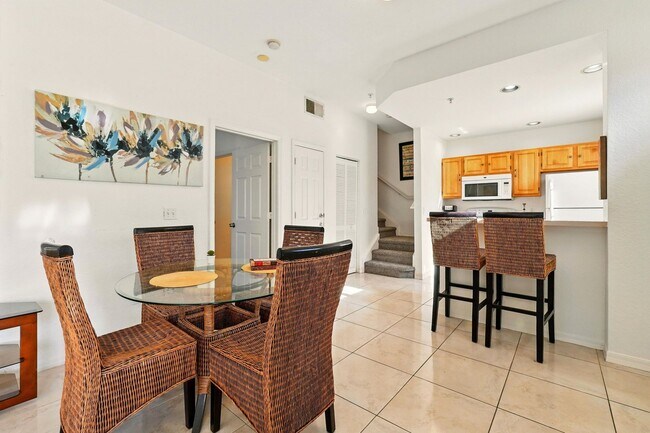 Building Photo - Charming and Spacious 4-Bedroom, 3-Bathroom Fully Furnished Townhome  in the Sought-After Venetia...