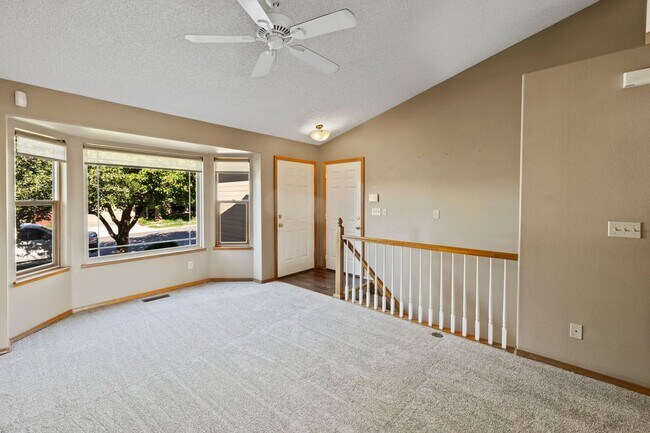 Building Photo - Sundown Rancher with Mountain Views, Walk-...
