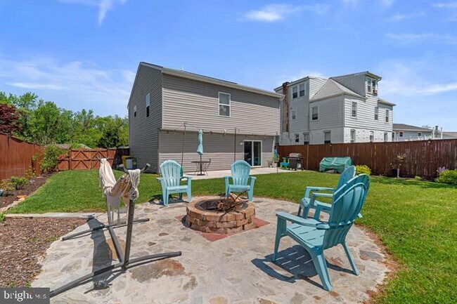 Building Photo - 465 Carvel Beach Rd