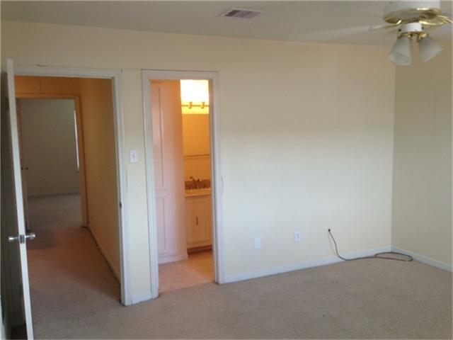 Building Photo - 10330 Briar Forest Dr
