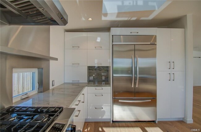 Building Photo - 2880 Chateau Way