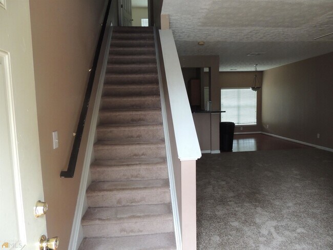 Building Photo - 2841 Walden Lake Bend