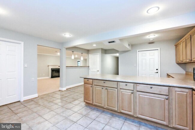 Building Photo - 6916 Birkenhead Pl
