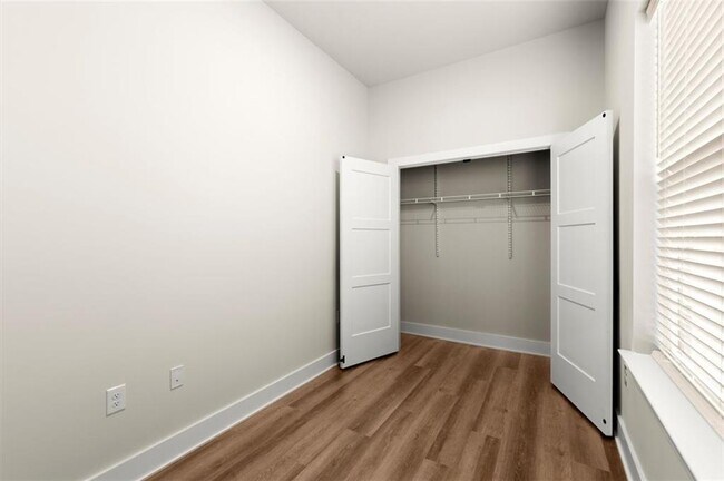 Building Photo - 2648 Sandy Plains Rd