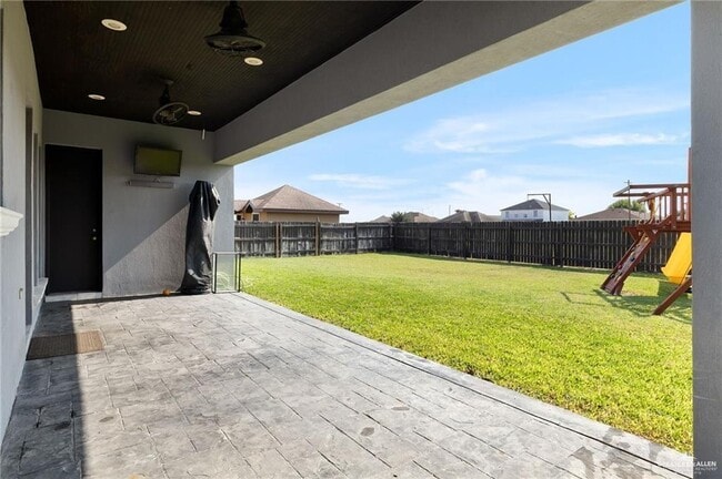 Building Photo - 11 Leandro St