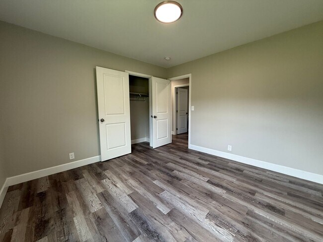 Building Photo - 845 Alley Dr