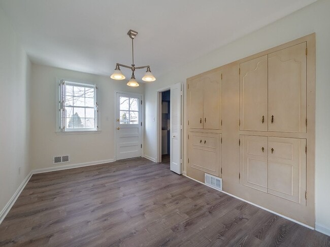 Building Photo - 2702 Navarre Dr