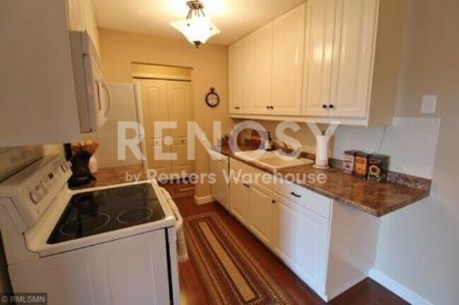 Building Photo - Very Nice 2BD/2BA Condo In Roseville!!!