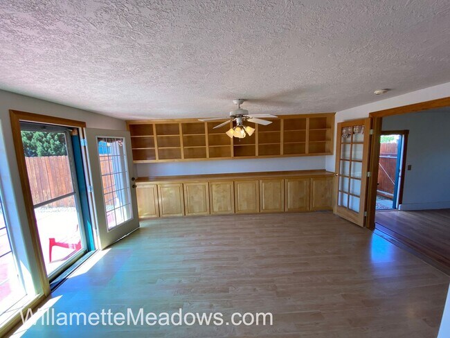 Building Photo - Beautiful 3 Bedrooms, 2 Bathrooms, In Aumsville