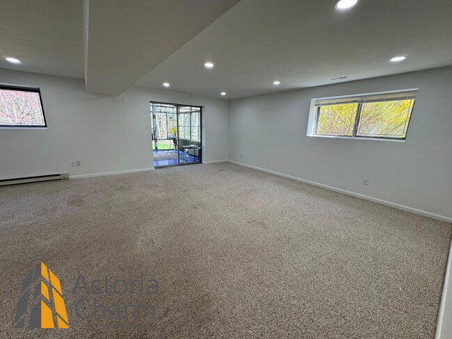 Building Photo - Spacious 5 Bedroom 3 Bath + Den Single Family Detached Home