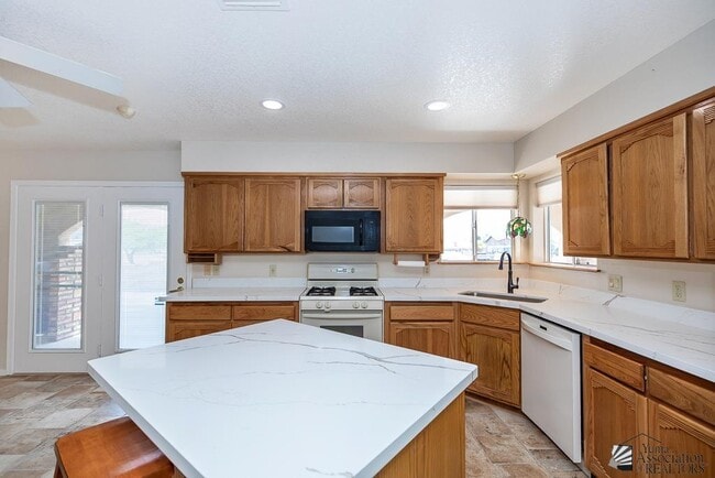 Building Photo - 12790 E 46th Dr