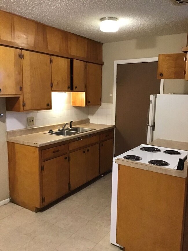 Building Photo - 301 Gayland Dr