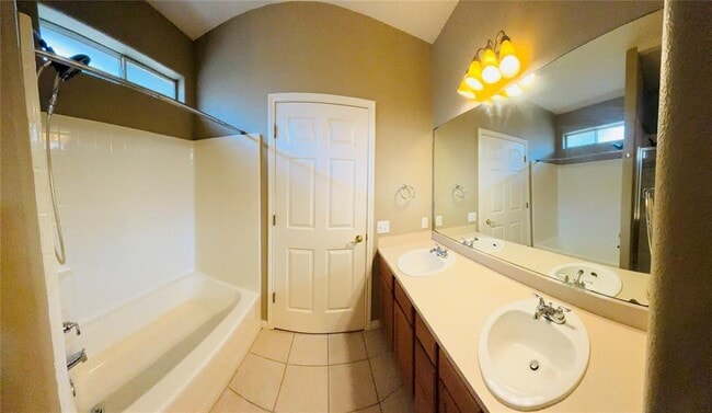 Building Photo - 5624 Toscana Ave