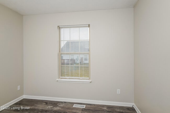 Building Photo - 210 Dogwood Run