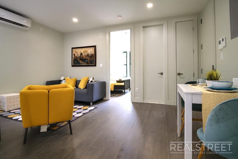 Building Photo - Stunning 1 Bed Near Prospect Park