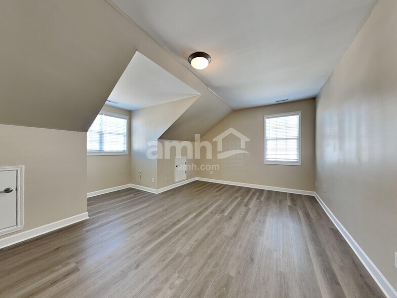 Building Photo - 1409 Lindenberg Sq
