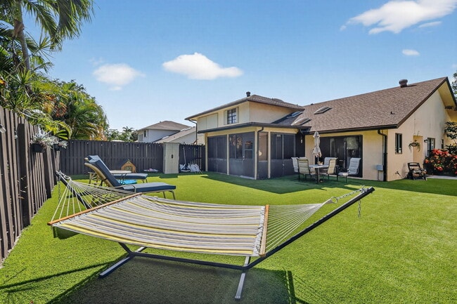 Building Photo - 235 SW 29th Ave