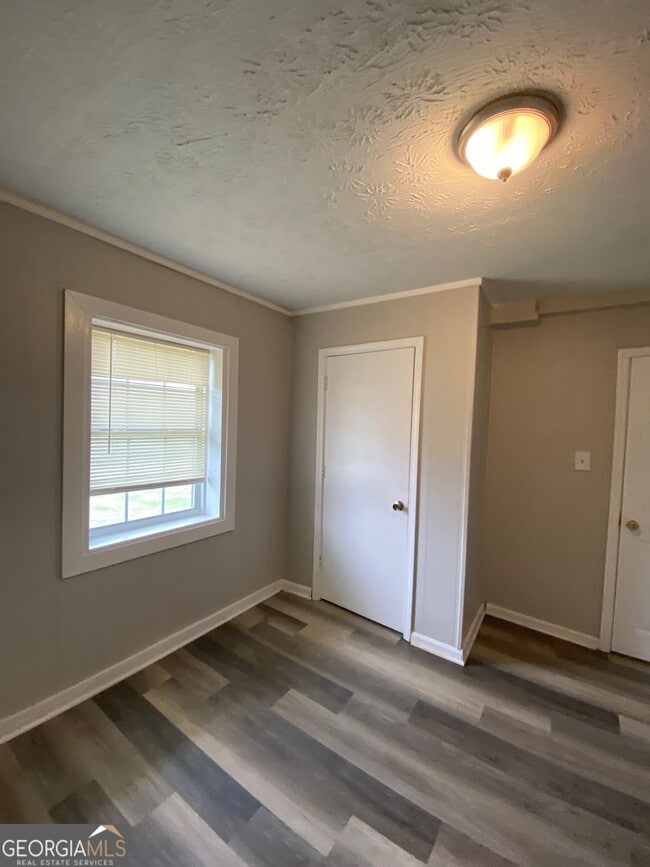 Building Photo - 6501 Elsie St