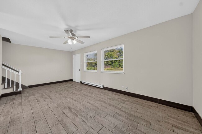 Building Photo - 7473 Hazelcrest Dr