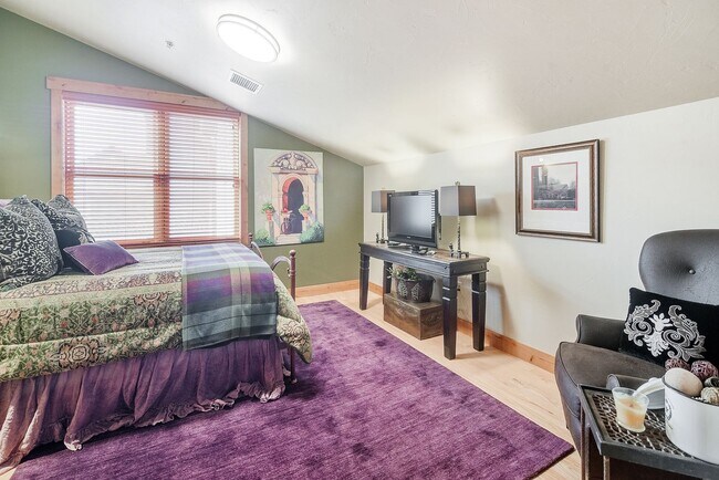 Building Photo - Downtown Frisco! Tons of space, amazing lo...