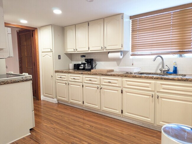 Building Photo - 2945 SW 18th St