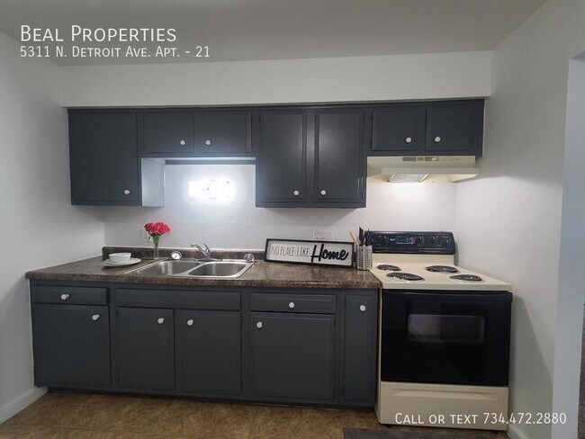 Building Photo - 5311 N Detroit Ave