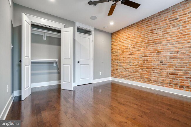 Building Photo - 939 Baylis St