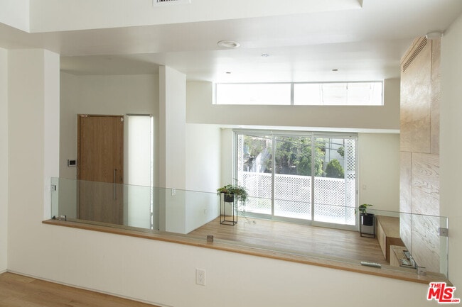 Building Photo - 444 W Avenue 37