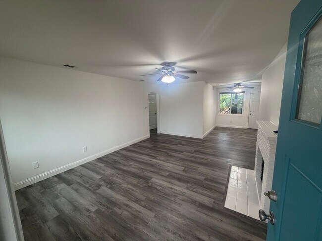 Building Photo - 3 Bedroom | 1 Bathroom | Single family with pool