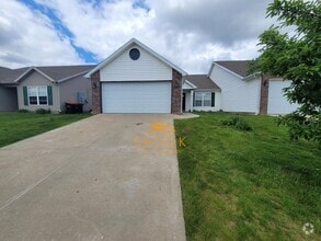 Building Photo - COZY 2 BR+DEN IN GREAT NEIGHBORHOOD