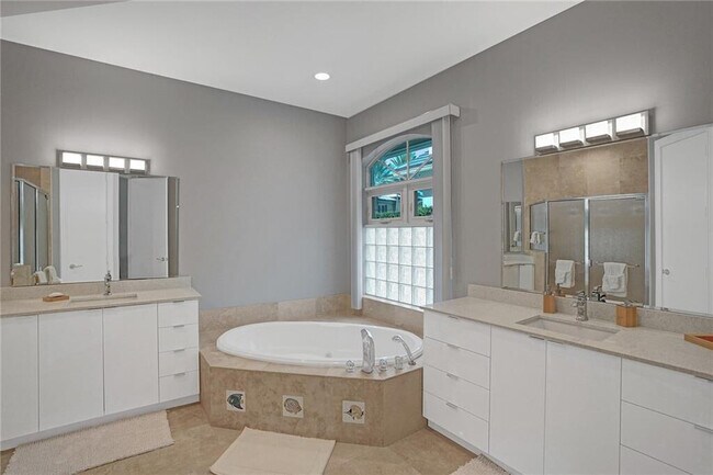 Building Photo - 1033 Brooks Ln