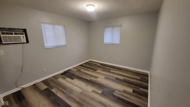 Building Photo - 6203 E 11th St