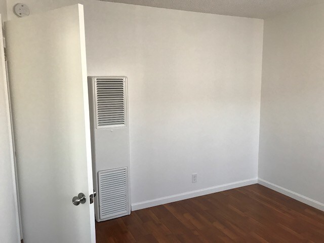 Building Photo - 940 S Venice Blvd