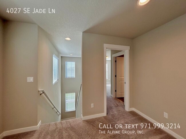 Building Photo - 4027 SE Jade Ln