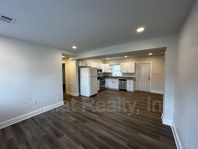 Building Photo - 3302 Nashville Ave