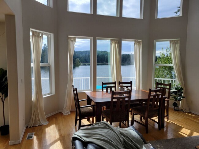 Building Photo - Lake Retreat Waterfront Living | Spacious Home with Views + Utilities Included