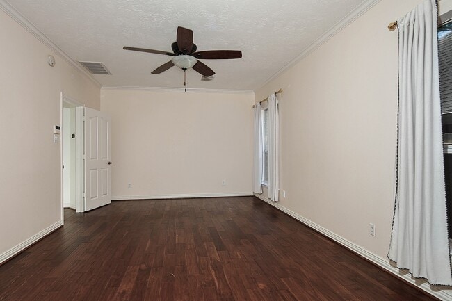 Building Photo - 27 Bluff Creek Pl