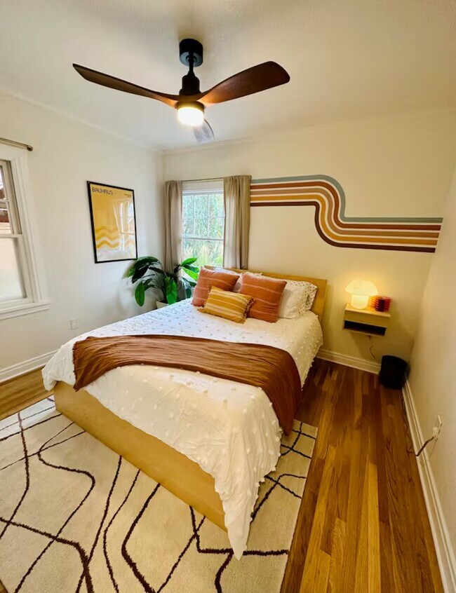 Building Photo - Midtown Gorgeous Home on Large Lot