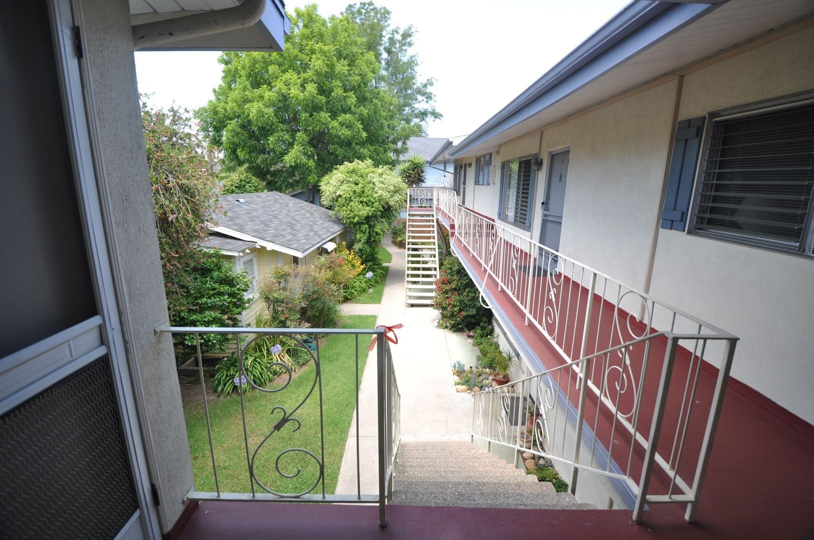 Building Photo - 121 W Arrellaga St