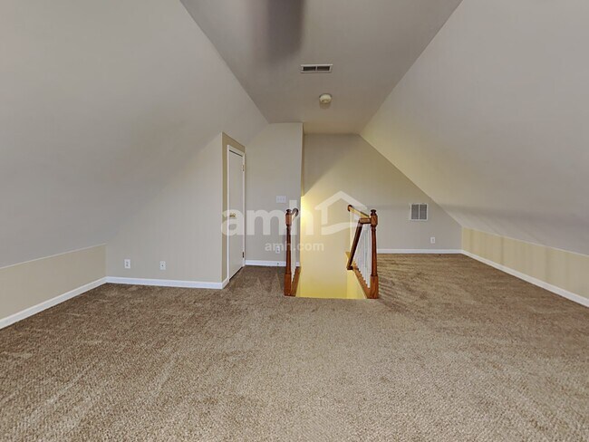 Building Photo - 3021 Iroquois Dr