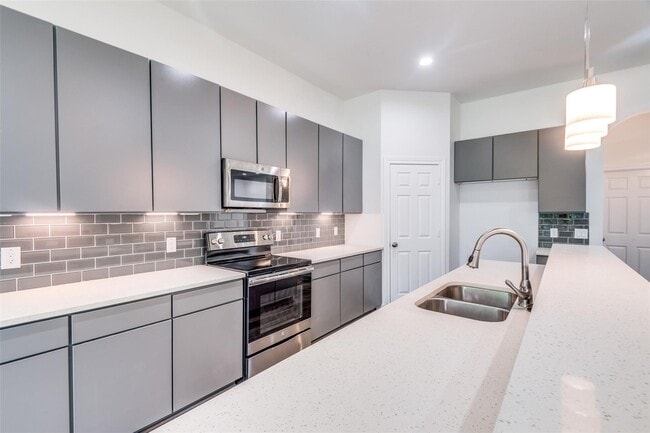 Building Photo - 144 Monterrey Rd W