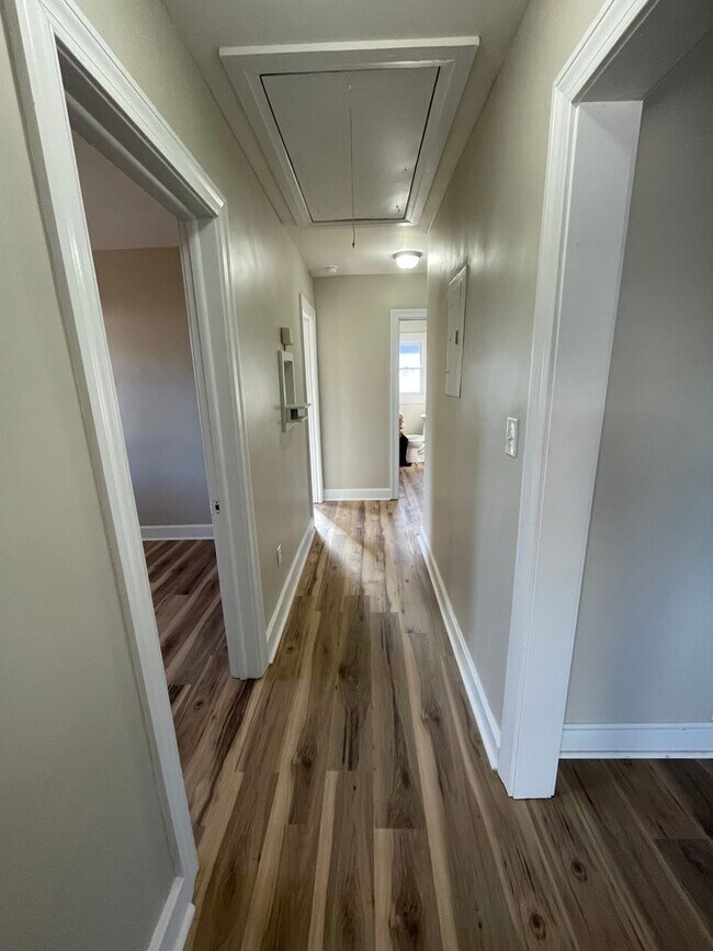 Building Photo - 108 N Saratoga St