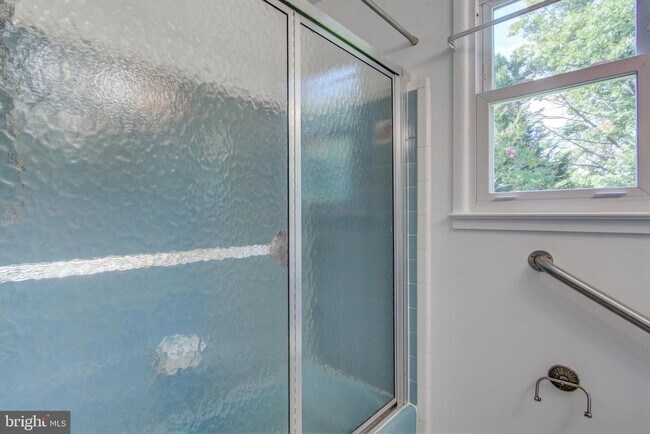 Building Photo - 8120 Drayton Ln