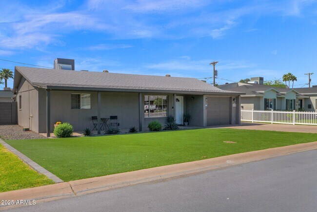 Building Photo - 4137 E Sells Dr