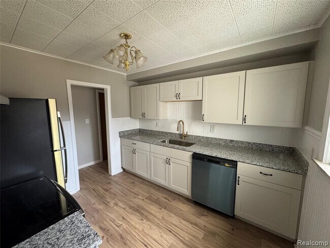 Building Photo - 7012 Tappon Dr