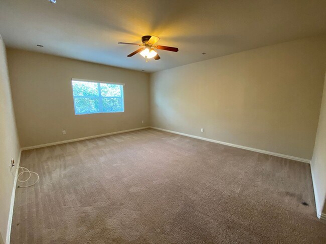 Building Photo - July Move-In Special